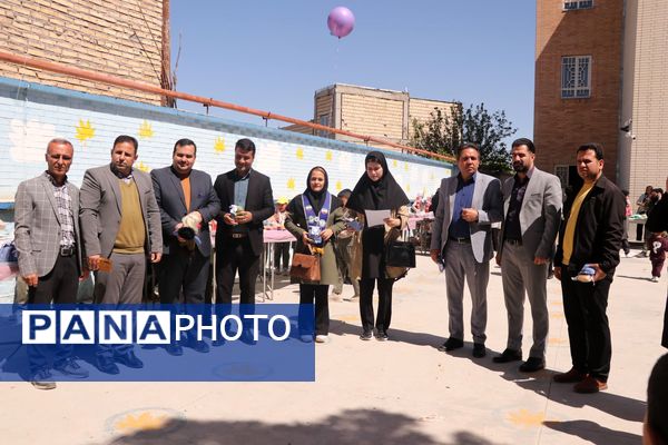 برپایی بازارچه تمام تشکلاتی در دبستان شهید ناصری