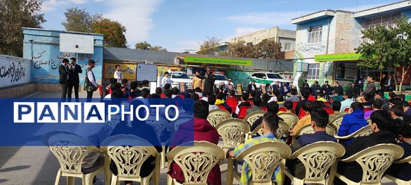 آشنا شدن دانش‌آموزان مدرسه فرزانگان با انواع آسیب‌های اجتماعی 