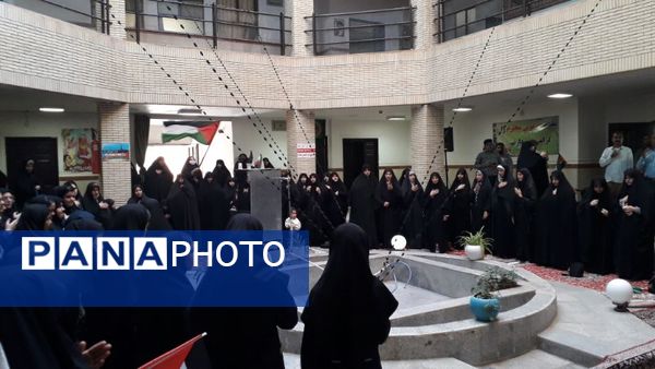 دانش‌آموزان هنرستان فاطمیه از شهید گمنام استقبال کردند