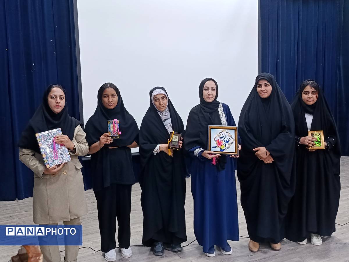 جشن میلاد حضرت زینب(س) و روز پرستار در سالن ارشاد حاجی‌آباد