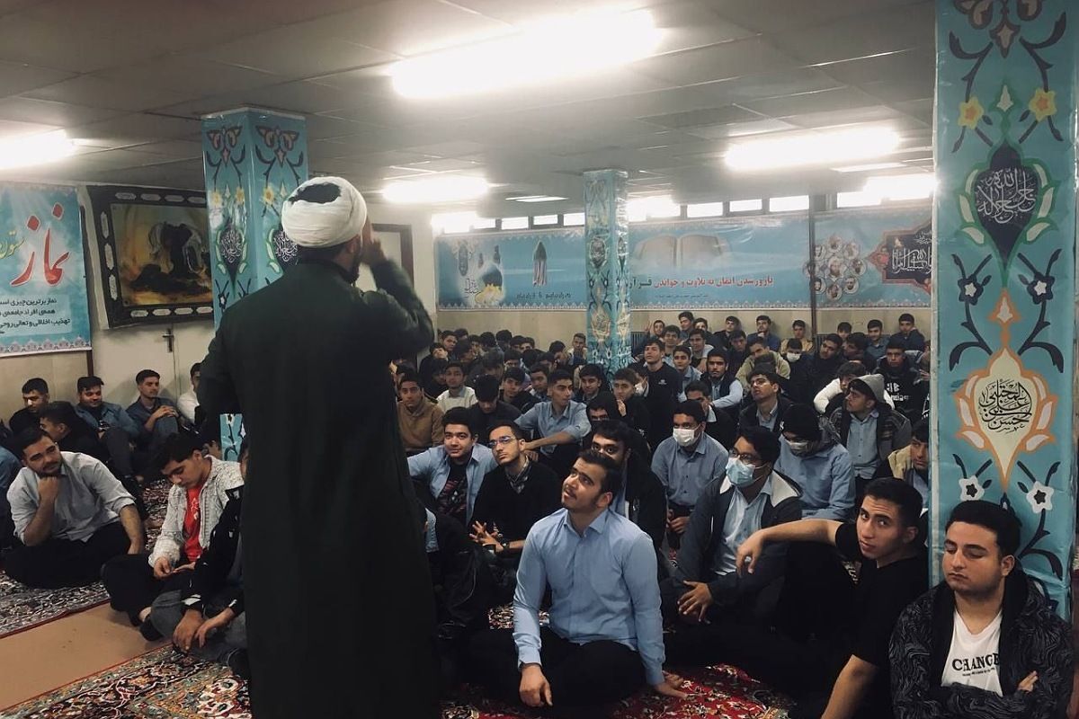 سلسله جلسات گفتمان دینی و مشاوره خانواده در هنرستان موفقیان
