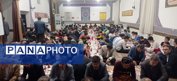 مراسم افطاری در دبیرستان استعدادهای درخشان شهید بهشتی دوره اول