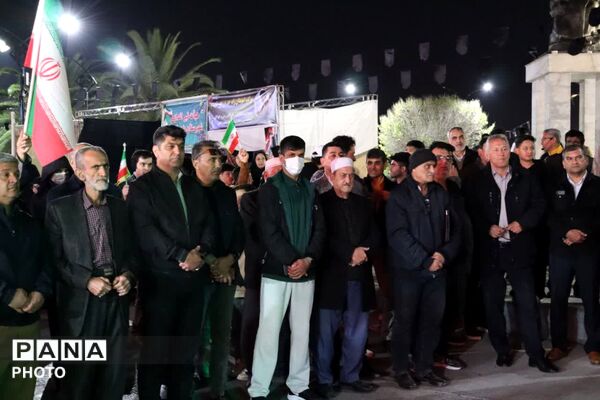 تجمع مردم انقلابی بندرترکمن در میدان مختومقلی