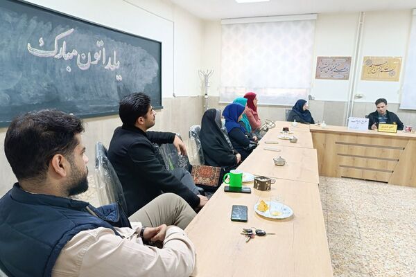  جلسه شورای معلمان دبستان شهید رجایی با محوریت طرح «رهیافت»