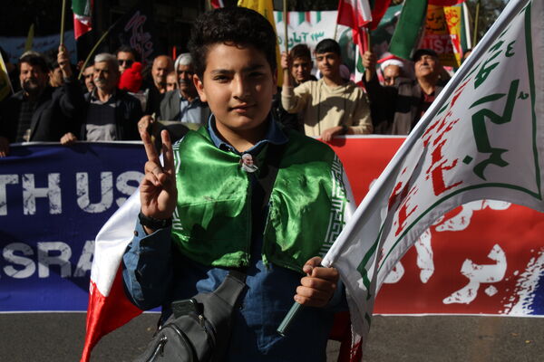 حضور پرشور دانش آموزان زنجانی در راهپیمایی ۱۳ آبان