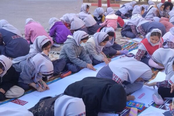 برگزاری نقاشی همگانی در مدارس ناحیه 4 شیراز به‌مناسبت دهه فجر 