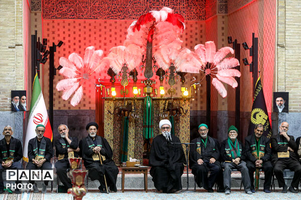 همایش پیرغلامان اهل بیت علیهم‌السلام در حرم مطهر رضوی