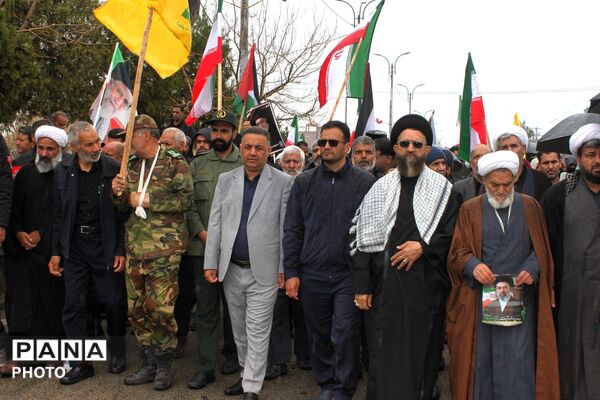 حضور شجاعانه چترودی‌ها در روز بارانی قدس
