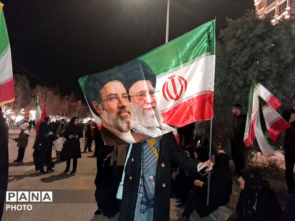 حماسه سازی مردم نیشابور در بیستمین شب از راهپیمایی های مردمی بلوار فضل 