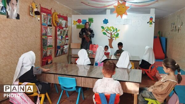 برگزاری جشن هفته ملی کودک و مراسم قصه‌ گویی در کودکستان گل‌‌های نرجس معمولان