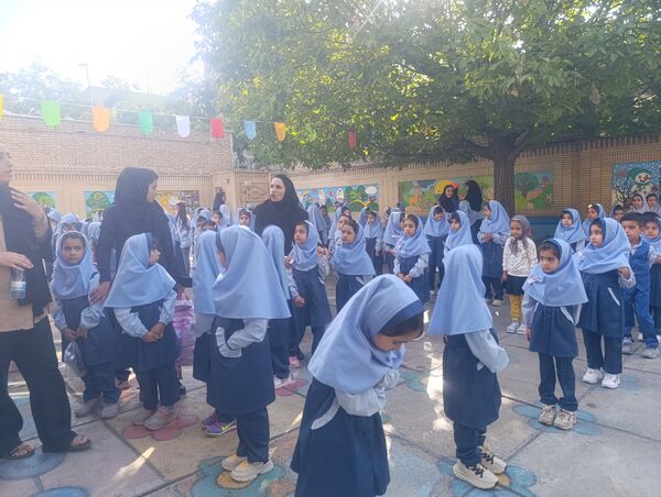 زنگ آغاز مهر در دبستان دخترانه مهر و ماه آشخانه 