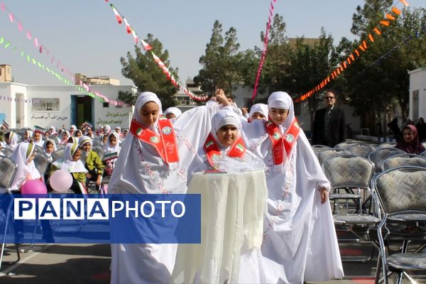 برگزاری جشن شکوفه‌ها در مدرسه عصمت شهرستان رباط کریم 