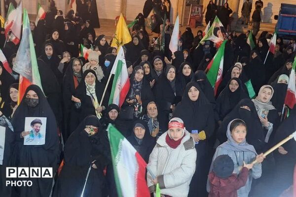 برگزاری تجمعات شبانه مردم فیروزکوه در پنجاه و پنحمین شب در میدان معلم