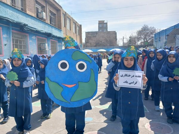 هر ایرانی، یک درخت