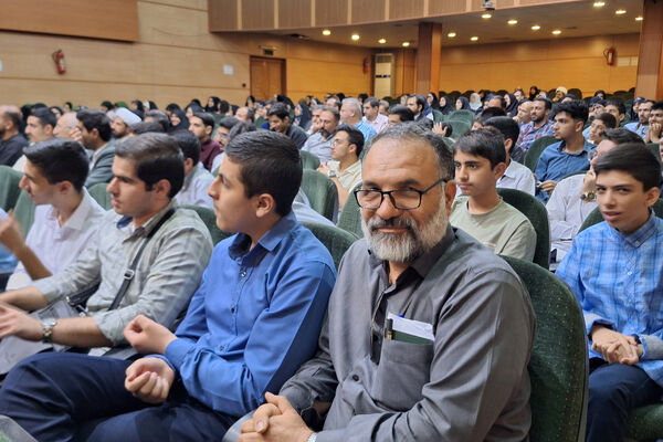 تقدیر از چهره های روشن در محفل ایمان 