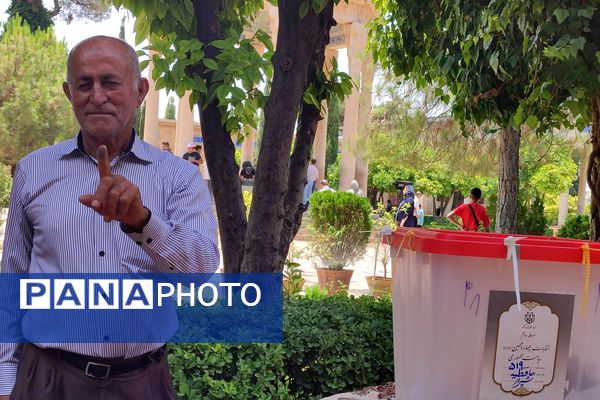 حضور پرشور مردم شیرازدرشعبه اخذ رأی حافظیه 