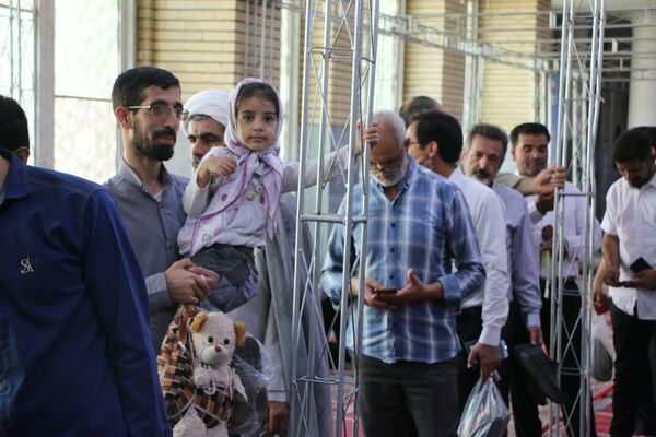 جلوه‌هایی از حضور نوجوانان قمی در شعبه‌های اخذ رای -1