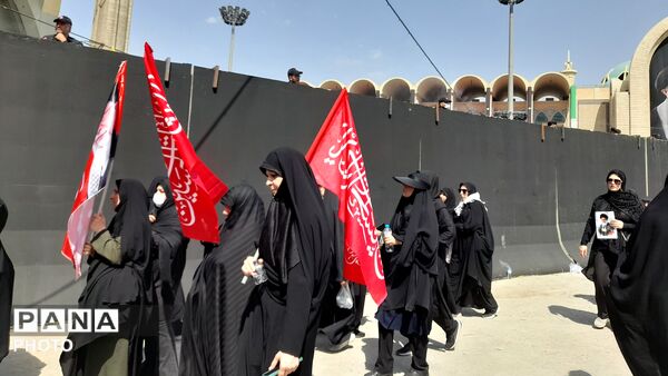 تجدید میثاق با آرمان‌های انقلاب، تهران در سوگِ رهبر شهید یکپارچه سیاه پوش شد