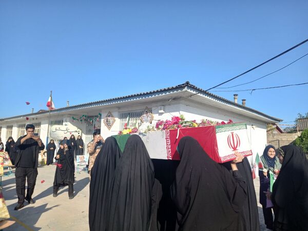 مراسم وداع شهید خوشنام در مدارس بهنمیر