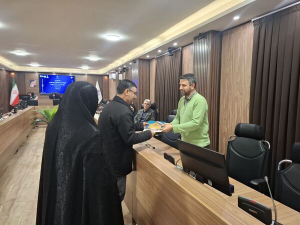 مراسم تجلیل از ایثارگران و خانواده‌های شهدای آموزش و پرورش منطقه ۱۸ تهران