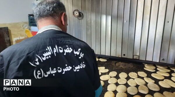 توزیع روزانه ۱۲۰۰ فطیر در کام رزمندگان و مردم ماهدشت