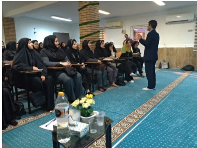 حضور سرگروه‌های استانی ابتدایی در خارگ برای ارتقای کیفیت آموزشی