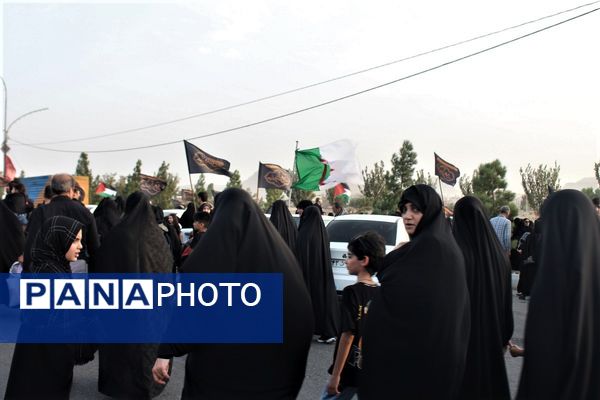 آیین پیاده‌روی اربعین حسینی در بلوار پیامبر اعظم(ص) قم