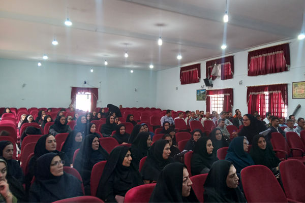 توانمندسازی مدیران مدارس زرقان در آغاز سال تحصیلی 