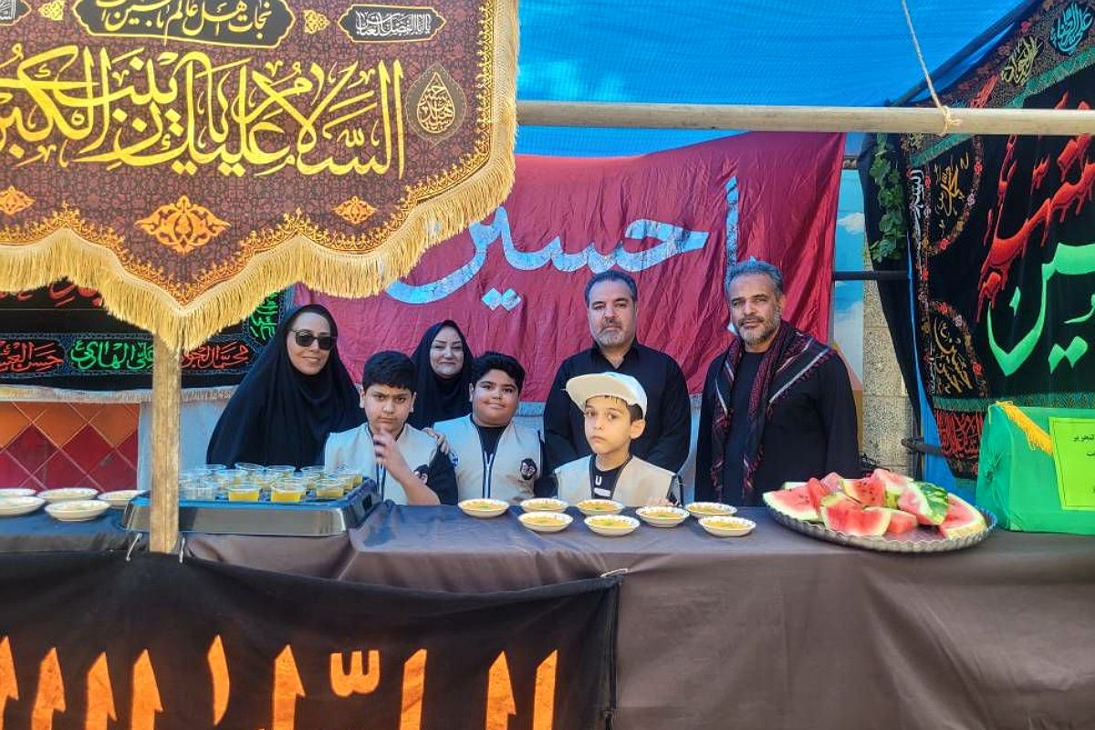 برپایی موکب های مختلف در مسیر پیاده روی اربعین در ناحیه دو شهرری 