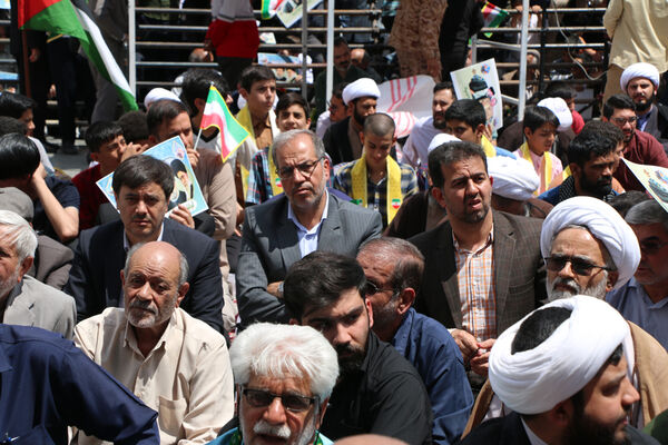 حضور پرشور نوجوانان قمی در آیین استقبال از رئیس جمهوری 