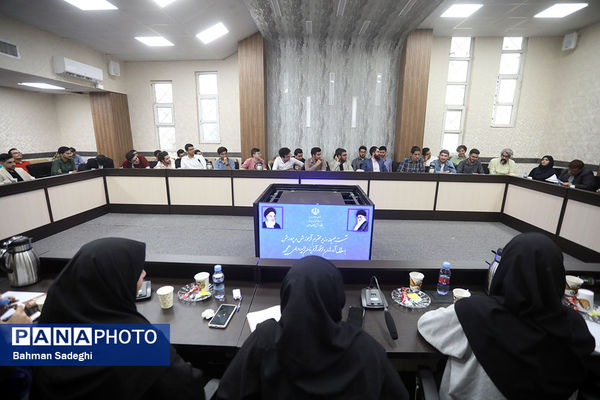 نشست صمیمی وزیر آموزش و پرورش با مدال آوران المپیادهای علمی