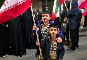کسی که به وطن وفا نکند، به خویشتن هم نخواهد کرد