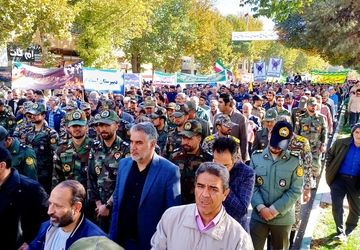 فریاد استکبارستیزی در بروجرد؛ دانش‌آموزان امروز، افسران فردای انقلاب