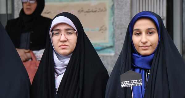 آیین بدرقه کاروان حج عمره‌ دانش‌آموزان دختر استان مرکزی