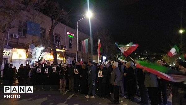 اجتماع خانوادگی فرهنگیان نیشابور در خیابان امام خمینی 