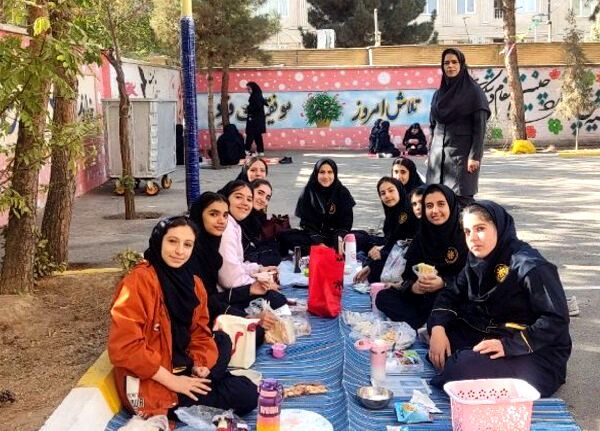 گردهمایی صبحانه سالم در دبیرستان فرزانگان 5 ساوجبلاغ