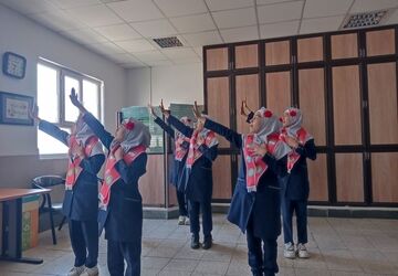 دیدار دانش‌آموزان مدرسه مهندس رحمانی فرد با مسولین اداره ناحیه یک مشهد مقدس 