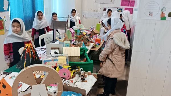 حضور فعال دانش‌آموزان مدارس منطقه پردیس در نمایشگاه «ماها» 