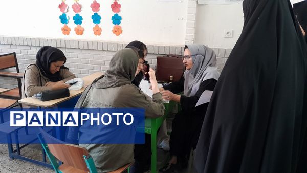 هدایت تحصیلی دانش آموزان پایه نهم دبیرستان میثاق منطقه تبادکان مشهد