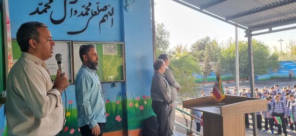 نواختن زنگ آغاز سال تحصیلی در مدرسه اندیشه شاهد منطقه ۱۶ 