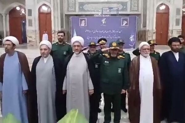 تجدید میثاق مربیان عقیدتی، هادیان سیاسی و فعالان عرصه جهاد تبیین در سپاه پاسداران و بسیج کشور با آرمان‌های بنیانگذار جمهوری اسلامی در حرم امام خمینی (ره)