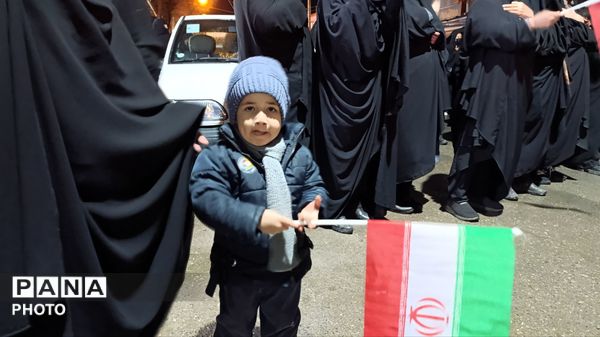 دهه نودی‌ها در زیر چتر انقلاب 