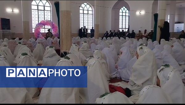 آیین جشن تکلیف دختران دانش‌آموز در جعفریه قم