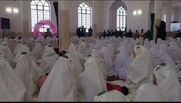 آیین جشن تکلیف دختران دانش‌آموز در جعفریه قم