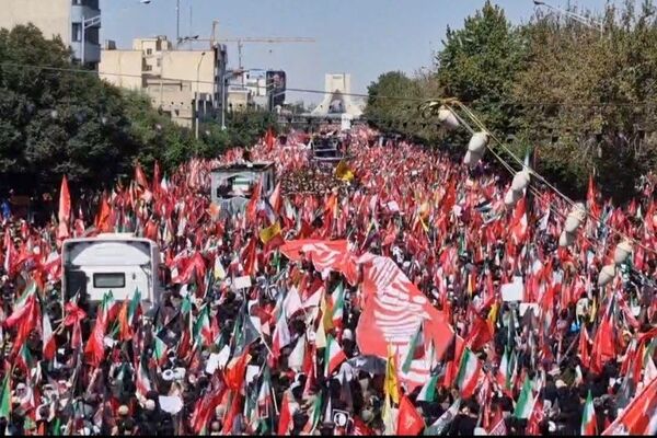 وداع مردم ایران با رهبر شهید