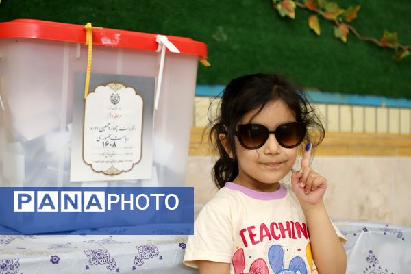 حضور پر شور مردم مشهد در چهاردهمین دوره انتخابات ریاست‌جمهوری 