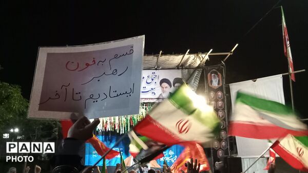 تجمع مردم شهر فردوسیه در دهه امامت در کنار شهدای گمنام