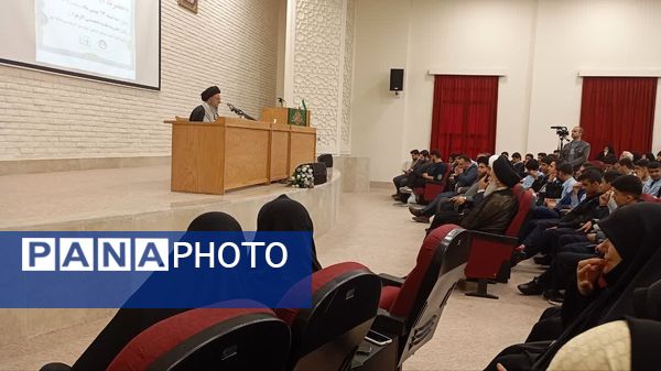 نشست صمیمی جوانان با حضرت آیت الله نورمفیدی