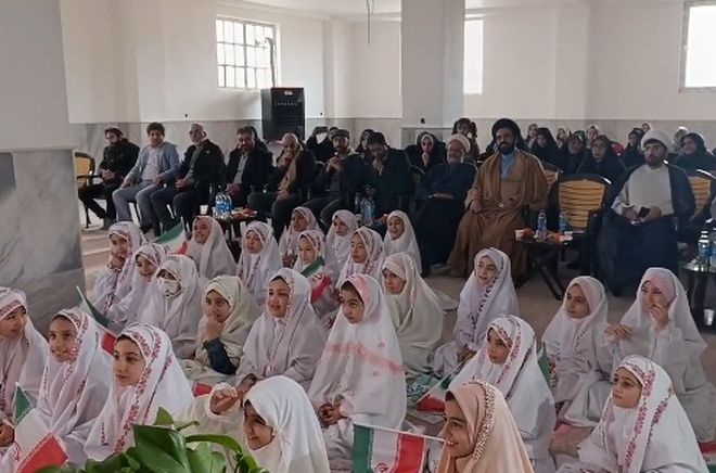 جشن تکلیف 30 دانش آموز دبستان‌های دخترانه بخش فردوی قم در روستای خاوه