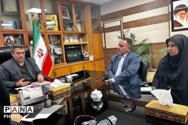 نشست صمیمی رئیس اموزش و پرورش شهرستان پاکدشت با خبرنگاران پانا پاکدشت